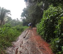 Jovens são encontrados mortos com marcas tiros em estrada vicinal