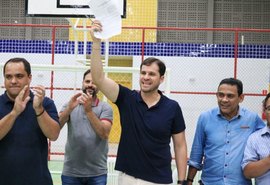 Prefeito assina Projeto de Lei que estabelece piso salarial dos agentes de endemias e de saúde