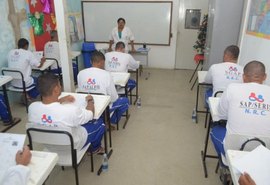Reeducandos fazem Exame Supletivo do Ensino Fundamental em presídios