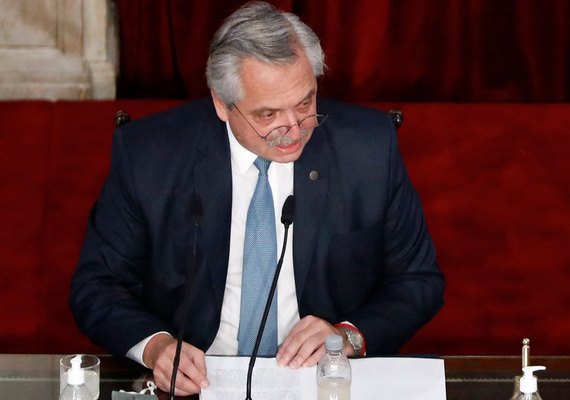 Presidente da Argentina é diagnosticado com covid após tomar vacina