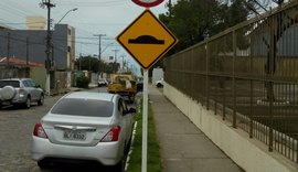 Novas placas de trânsito são postas em Maceió