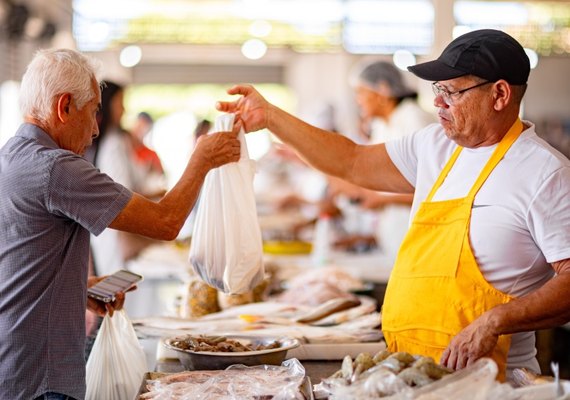 Feiras e mercados públicos funcionam em horário especial no feriado em Maceió