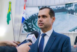 Projeto de Fernando Pereira que garante brinquedos adaptados em praças e parques é aprovado na ALE