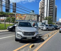 Vídeo: Motorista invade contramão e provoca acidente na Avenida Afrânio Lajes