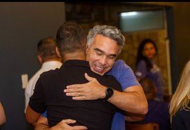 Rafael Brito comemora aprovação de projeto que assegura pagamento a professor temporário