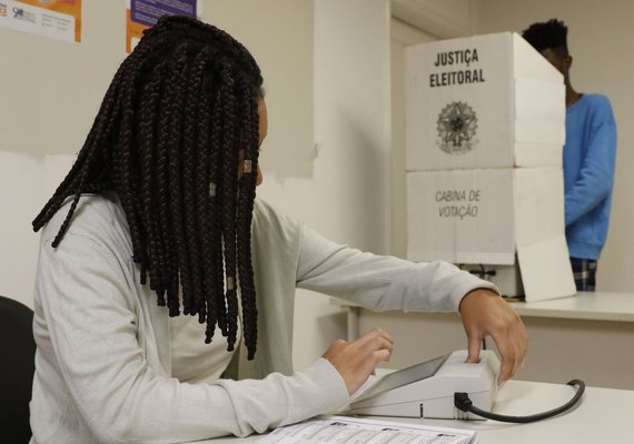 Mesários faltosos no 1° turno têm até hoje para justificar ausência