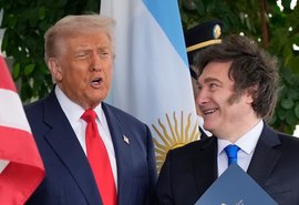 Palhaço cumpre ordem do dono do circo, mas acaba esnobado pelo traquejado 'dono da casa'
