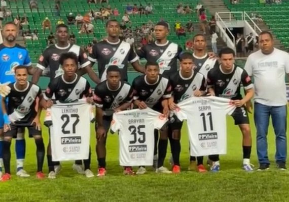 Time de goleiro Bruno homenageia jogadores presos por estupro