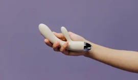 Suga, lambe e treme: veja 7 sex toys com vários estímulos simultâneos