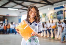 Educação inicia distribuição do Kit Foca no Enem nas escolas da rede pública estadual