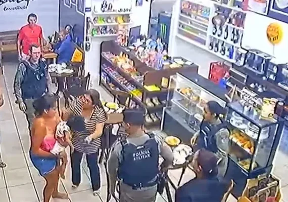 Vídeo: Em penedo, bebê sofre parada respiratória e é salva por policiais em loja de conveniência