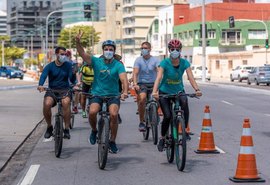 Prefeito JHC entrega ciclofaixa Maceió é Massa que vai funcionar aos domingos na orla marítima