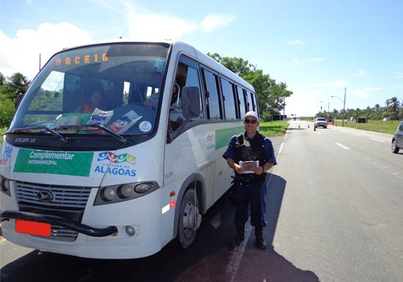 Arsal aborda mais de 300 veículos de transporte intermunicipal nesta quinta-feira (30)