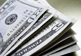 Dólar inicia a semana com baixa de 0,73% vendido a R$ 5,42