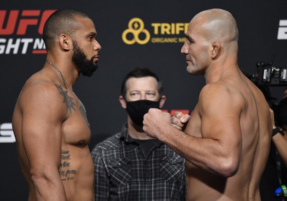 Thiago Marreta e Glover Teixeira se enfrentam pelo título do UFC