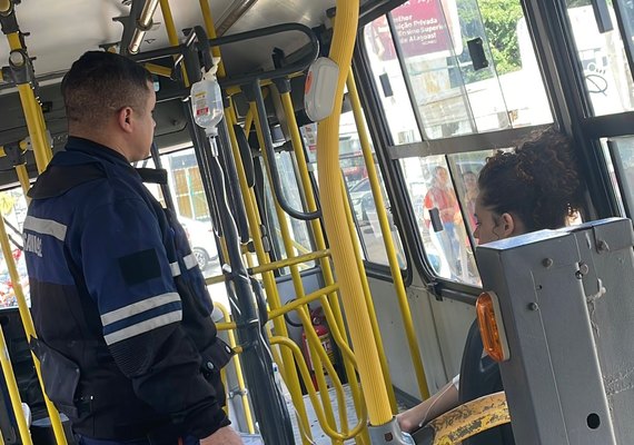 Em Maceió, estudante sofre mal súbito e desmaia em ônibus