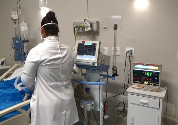 Mortes por Covid-19 diminuíram na capital e no interior, diz governador