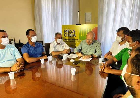 Programa de distribuição de renda injetará R$ 300 mil e vai auxiliar 3 mil famílias de Penedo