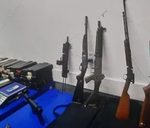 Armas de guerra são apreendidas em bairro da periferia de Maceió