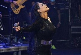 Cantora da Calcinha Preta é internada na UTI e faz hemodiálise