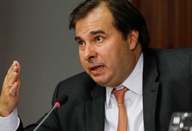 Rodrigo Maia desiste de ser candidato à Presidência