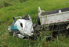 Motorista morre após tombamento de caminhão em Rio Largo