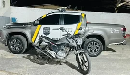 SMTT recolhe moto pilotada por adolescente em Delmiro Gouveia