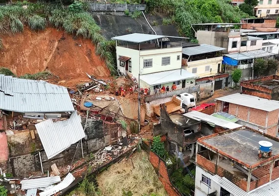 Mais de 60 mortos: buscas entram no quarto dia em MG