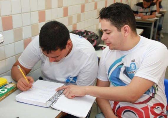 Rede estadual oferta mais de 13 mil vagas para a Educação de Jovens e Adultos