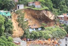 Sobe para 9 total de mortos em deslizamento em Niterói