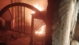 Mulher é agredida com socos e pauladas e tem casa incendiada pelo companheiro no Sertão de AL