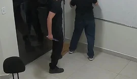 Adolescente de 14 anos esfaqueia professor durante aula particular em Manaus