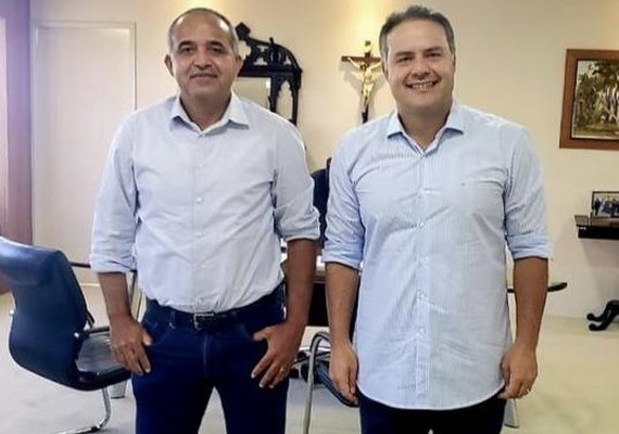 Prefeito de São José da Tapera discute o desenvolvimento da cidade com Renan Filho