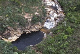 Deslizamento de pedra atinge embarcações em Capitólio, Minas Gerais; veja o vídeo