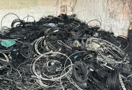 Maceió retira mais de 100 toneladas de fios abandonados dos postes
