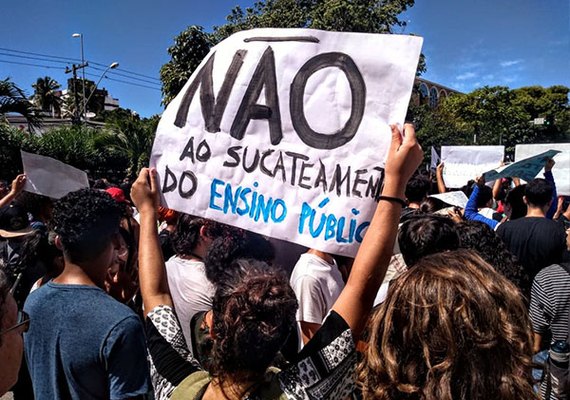 Estudantes de AL convocam população para defender a educação nesta quinta (30)