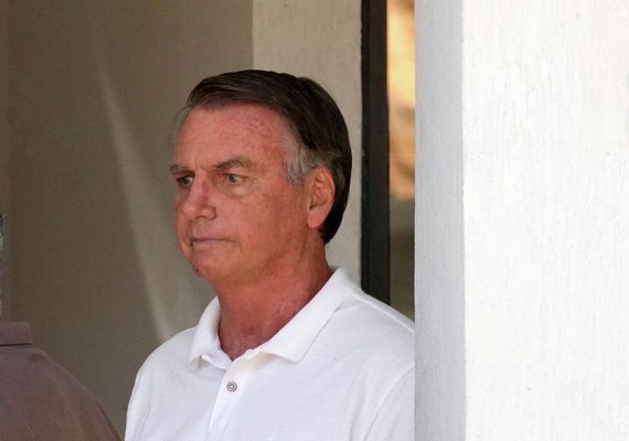 Ex-presidente Jair Bolsonaro é hospitalizado novamente após mal-estar