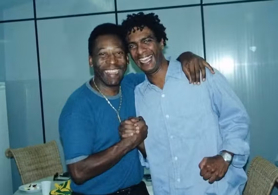 Hélio de La Peña lança série documental para defender mil gols de Pelé