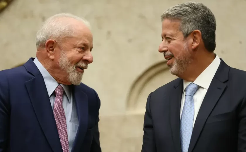 Lira e Lula se encontram às ‘escondidas’ para tratar de reforma ministerial, diz site 