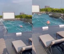 Turista fica preso em piscina de hotel durante terremoto em Taiwan; veja vídeo