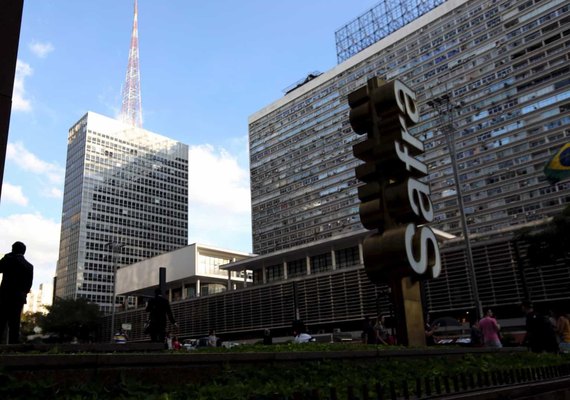 Presidente e herdeiro deixam cargos no Banco Safra