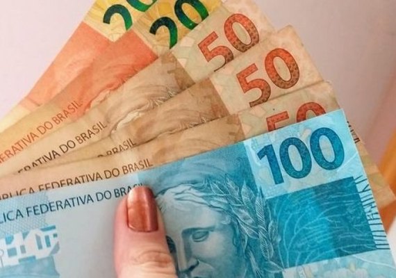 Governo de AL injeta mais de R$ 350 milhões no mercado ao antecipar 13º salário dos servidores