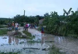 Em AL, chuva isola comunidades e danifica rodovias no Sertão
