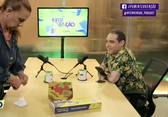 Rita Cadillac abandona podcast após pergunta sobre passado e rasga autorização ao vivo