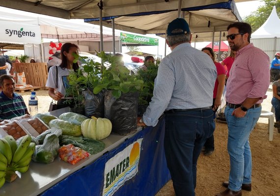 Feira da Agricultura Familiar atrai consumidores para a Expo Bacia Leiteira