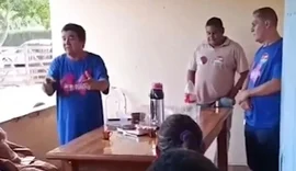 Prefeito ameaça cortar cesta básica de moradores que votarem em Lula
