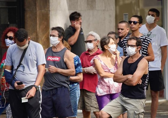 Brasil adota uso de máscaras como política de saúde pública