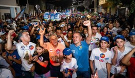 Renan Filho faz megacaravana na parte alta de Maceió e defende fim da escala 6x1