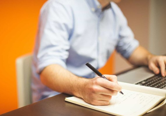 Governo prepara medidas para travar concursos públicos