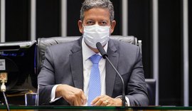 Lira diz ao STF que não há prazo para analisar pedidos de impeachment de Bolsonaro